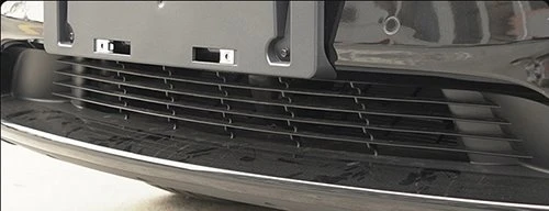 Before installing the insect mesh grille Before installing the insect mesh grille